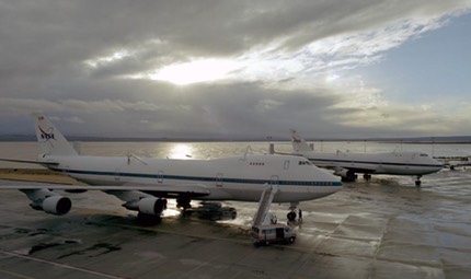 nasa-moving-shuttle-747
