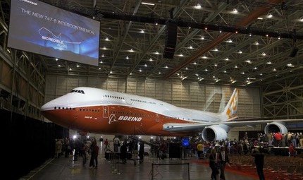Boeing 747-8 Intercontinental presented to the public on launch day